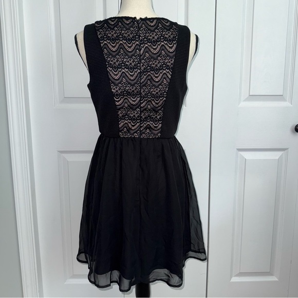 NWT Lily Rose Elegant Black w/ Lace detail Dress Flowy Whimsigoth Soft size 5 - Picture 4 of 10